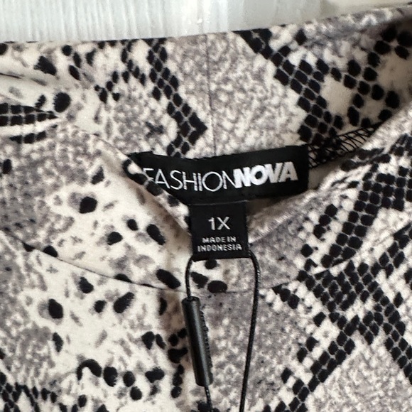 Fashion Nova Beige and Black Snake-Print Long Sleeve Midi Dress - Picture 3 of 8